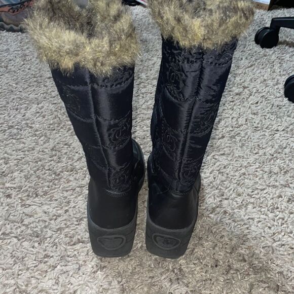 Juicy Couture Quilted Black Fur Trimmed Wedge Boots - Picture 5 of 12